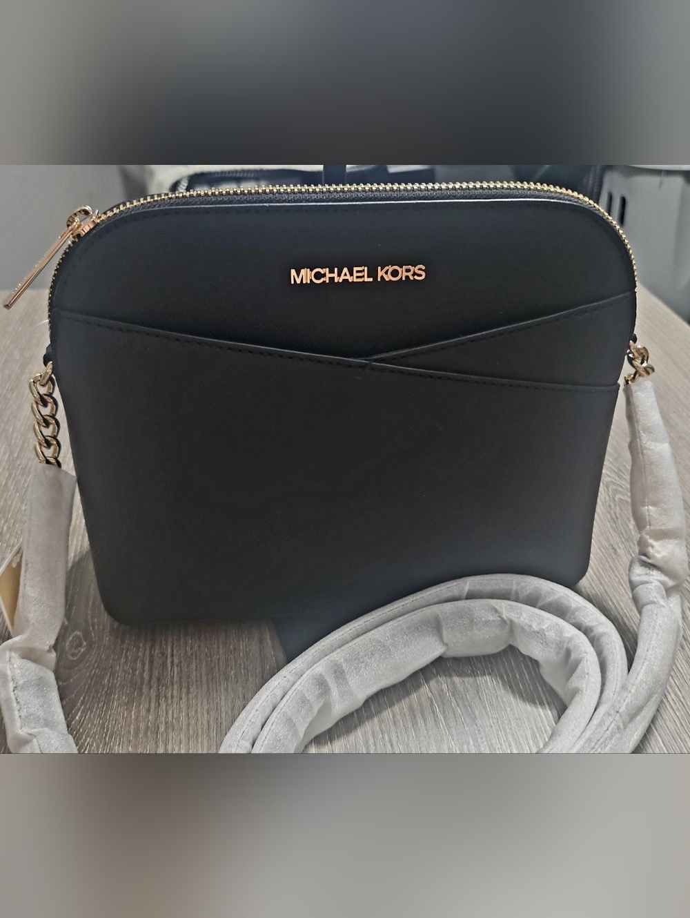 NWT Authen Michael Kors Leather Jet Set Travel Medium Dome Crossbody Black/Gold